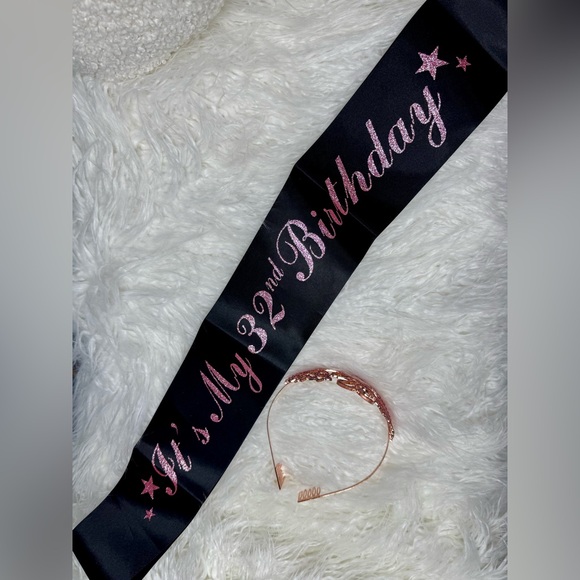 🍓6/$15🍓 32nd Birthday Sash & Tiara - Picture 2 of 3